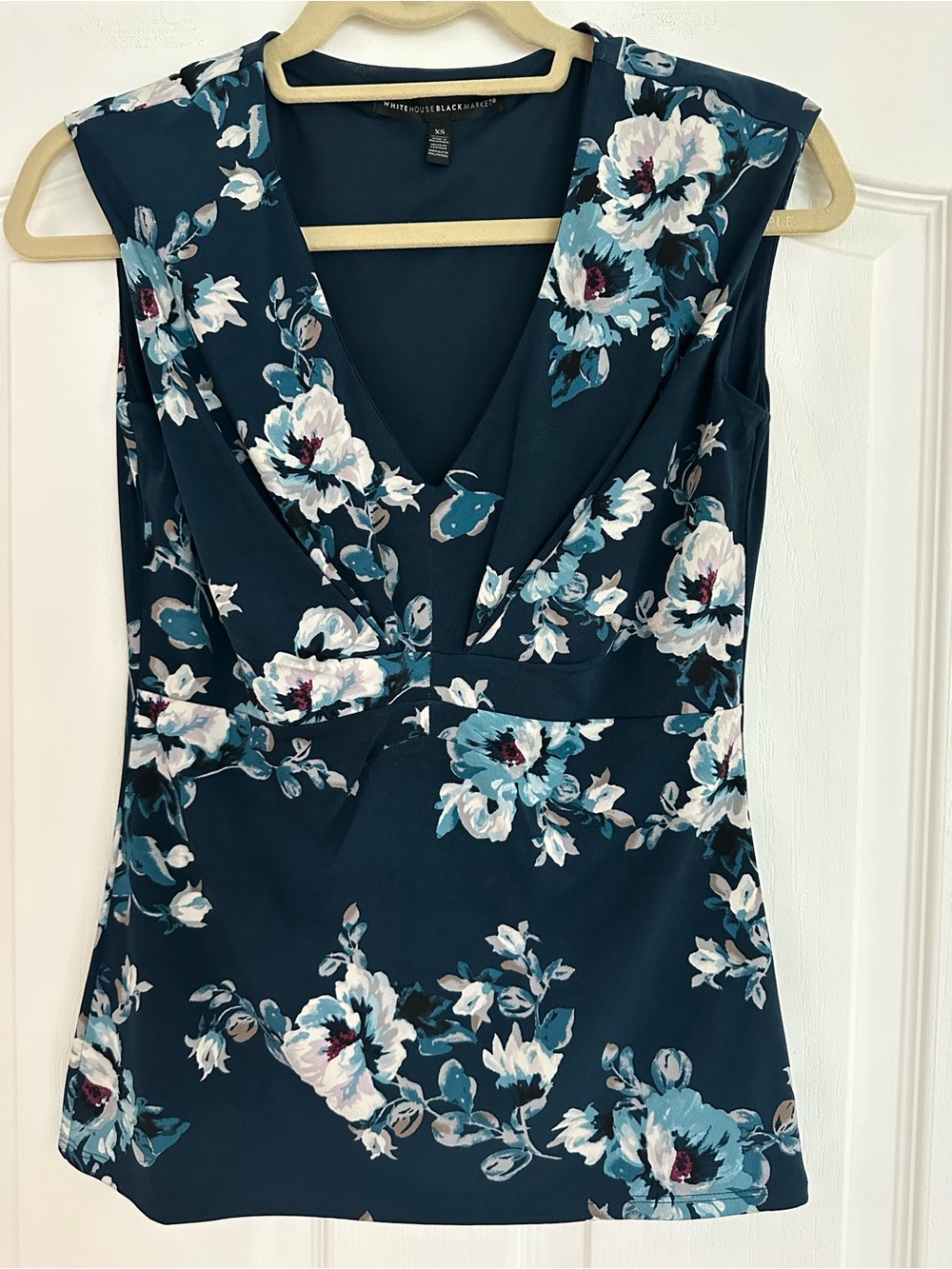 White House Black Market NWOT Teal Floral V-Neck Sleeveless Top